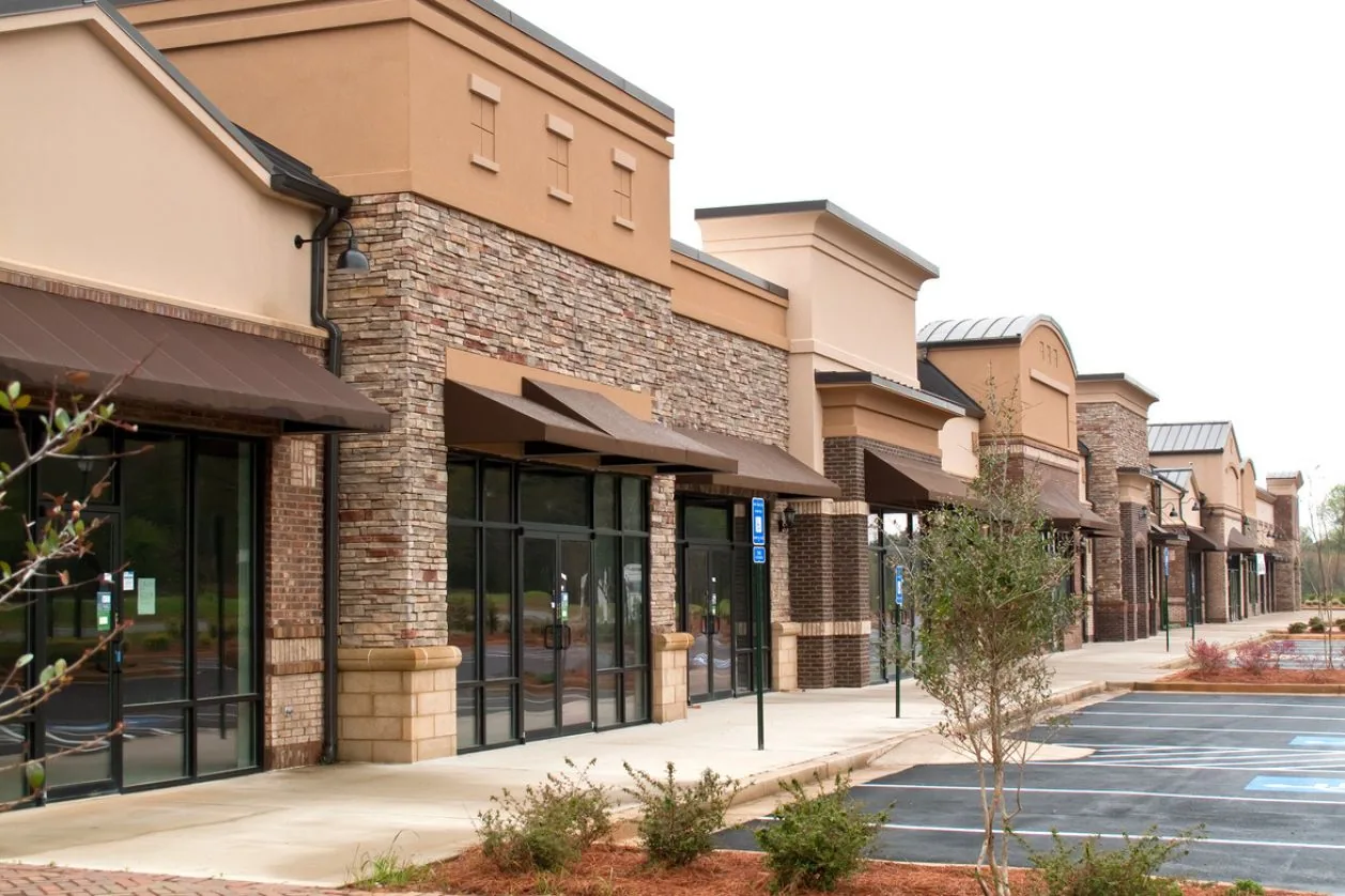 Shopping Center and Strip Retail Roofing in Davenport, IA